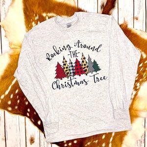 Rocking around the Christmas tree 🎄🎅🏻🎄